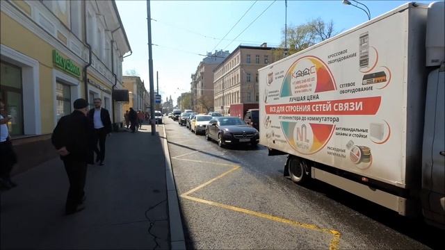 Москва. Прогулка по Старой Басманной улице (Old Basmannaya Street) 24.04.2019 смотреть онлайн