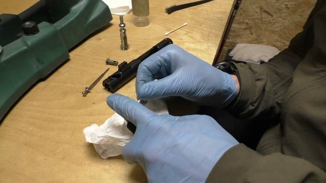 AR-15 cleaning in GunGarage Estonia. смотреть онлайн