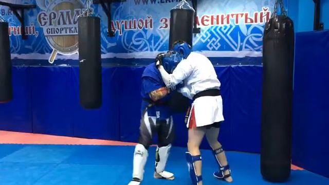 Как драться на улице, если противник вас крупнее смотреть онлайн