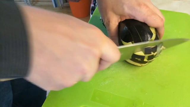 Режем баклажан кубиками смотреть онлайн