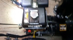 Замена ремня привода шнека в снегоуборщике Huter легко и просто.