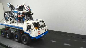 Лего машинки...BMW M 1000 RR на грузовике против пандусов