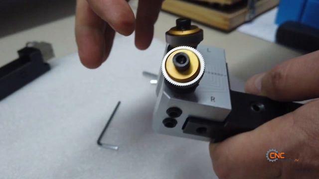 Державки для накатки рифлений резанием CH1215R25 и CH2215R25 от CNCM смотреть онлайн