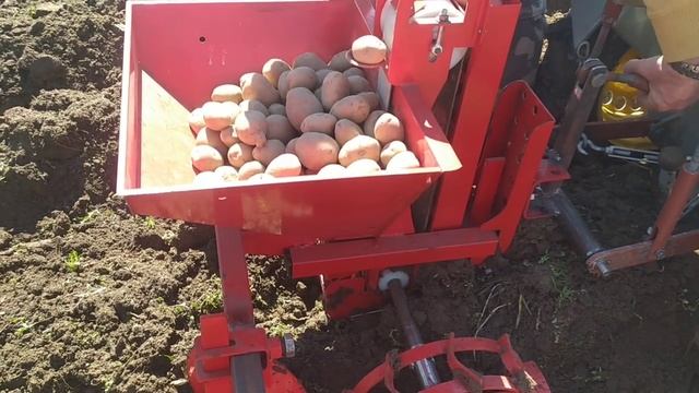 посадка картошки сажалкой для минитрактора смотреть онлайн