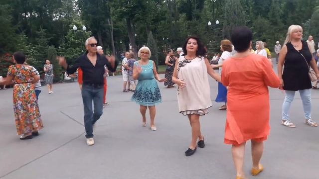 С розою красивою... ??Как счастливы мы были...??Харьков?? Лето 2021 год смотреть онлайн