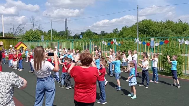 Флешмоб ко Дню России 2022года в детском саду смотреть онлайн