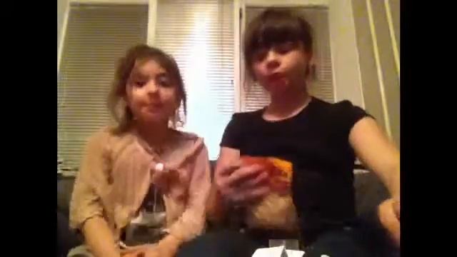 Пробуем вкусняшки Гарри Потер киндер чупачупс маршмелоу свинка пепа арахис смотреть онлайн