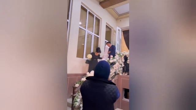 ХОНАНДА ХОНАДОНИДА БУГУН ТУЙ! ФАРХОД ВА ШИРИН ХИЗМАТДА смотреть онлайн