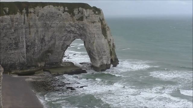 Normandie: Château De Fréfossé & Étretat In December.  Нормандия: Замок Фрефоссе и Этрета.