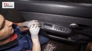 Разбор передних и задних дверей на Nissan Tiida.