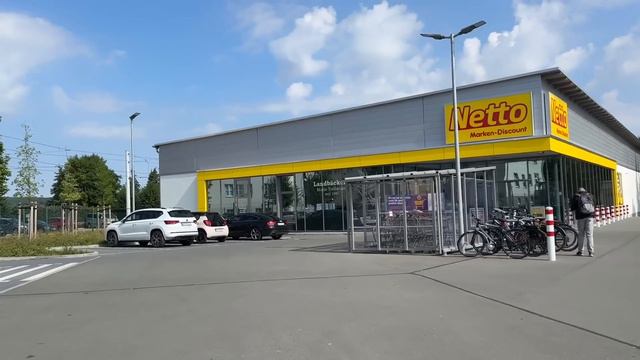 ЗАРПЛАТА В ГЕРМАНИИ 200 € В МЕСЯЦ! Как прожить на такие деньги!? смотреть онлайн