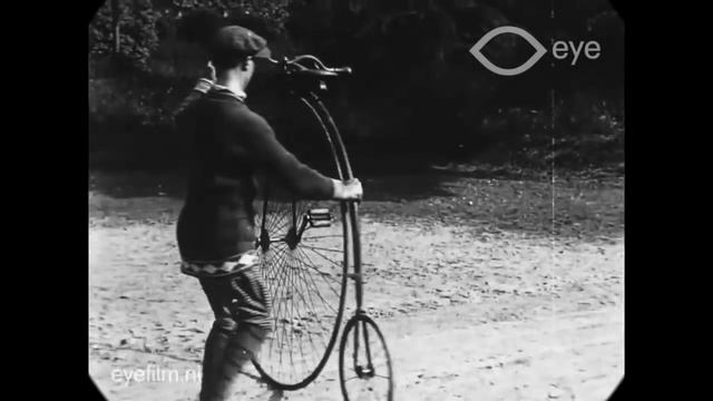 Кинохроника. 1915 год Франция, демонстрация велосипедов разного времени. 1915 France