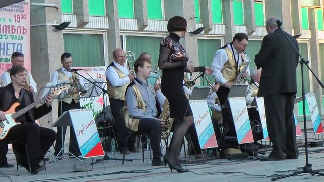 ПОЕТ ЕКАТЕРИНА ГИНЗБУРГ И ОРКЕСТР 