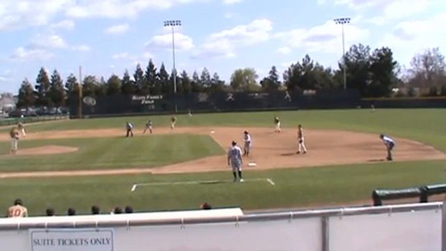 Baseball 3 Umpire Mechanics - BaseUmpirePosnsRunners1stand2nd.mov смотреть онлайн