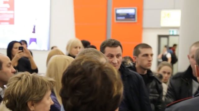 Разборки с милицией в аэропорту Шереметьево смотреть онлайн