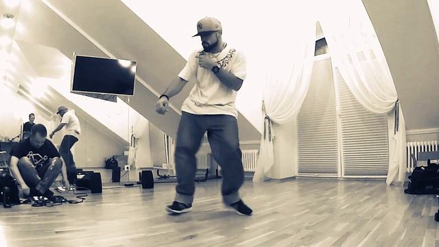 Simon&Pluzhnik:Freestyle session(Четкая-Чечетка)DJROMANGERASIMOV смотреть онлайн
