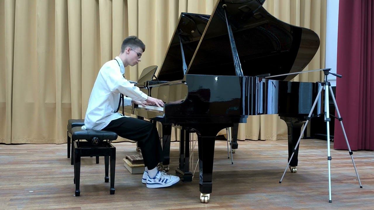 1. Л.В. Бетховен - Соната №19 в джазовой обработке Ю.Маркина. Исп. Гугуев Николай (выпускной класс) смотреть онлайн