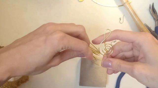 Скрипичный ключ из проволоки. WireWrap.  Серьги,кулон,закладка для книги