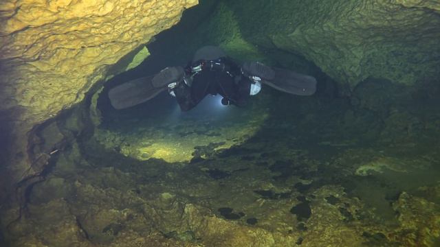 Cave Diving Upstream at the Black Lagoon Entrance to the Hart Springs Cave System смотреть онлайн