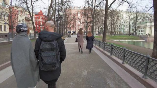 War and Peace on Patriarch's Ponds in Moscow смотреть онлайн
