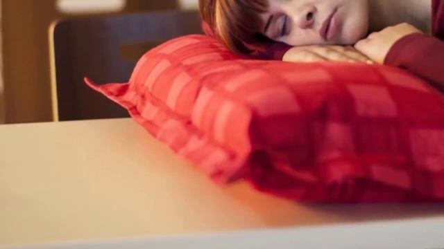 Потребность или лень? Почему после еды тянет поспать?