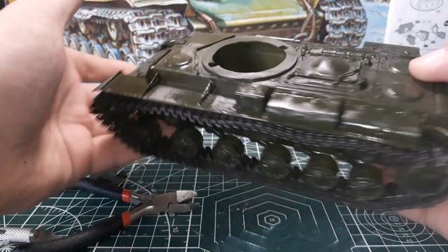 Сборка модели - КВ-1 Советский тяжёлый танк с пушкой Л-11 (обр.1940) 1/35 (ZVEZDA) смотреть онлайн