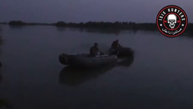 Syria War Video/ Бойцы ISIS Hunter форсируют Евфрат /ISIS Hunter fighters force the Euphrates смотреть онлайн