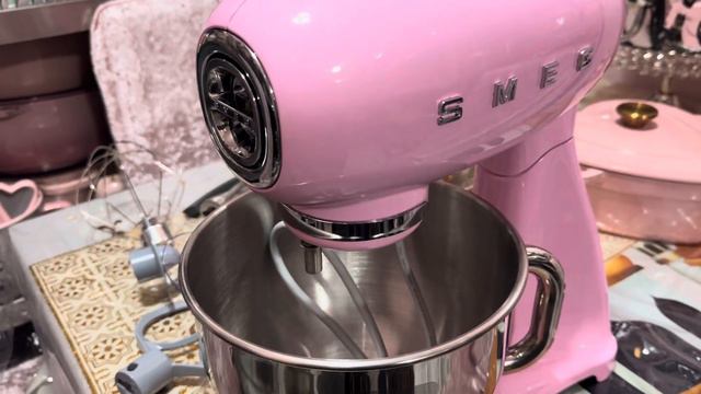 My SMEG all in Pink Stand Mixer 50 Retro Style!#smeg смотреть онлайн