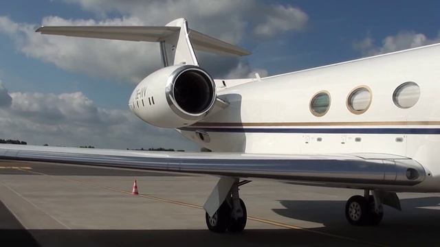 Tallinn Airport (TLL) - Jet Alliance Gulfstream G550 (OE-IVV) Vol. 2 смотреть онлайн