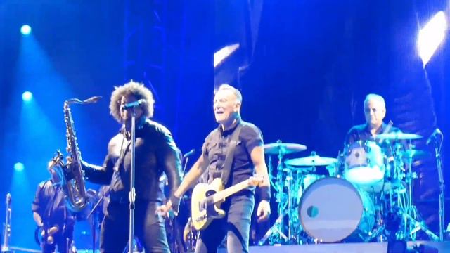 BRUCE SPRINGSTEEN - BADLANDS - Dublin RDS Arena - 2023-05-05 смотреть онлайн