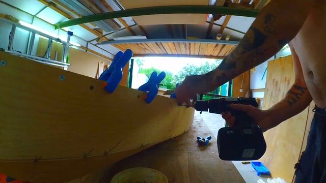 Три каяка из фанеры для всей семьи ЧАСТЬ 2 СБОРКА КОРПУСОВ смотреть онлайн