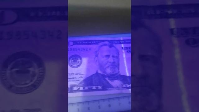 Как определить подлинность 100 , 50 , 20 долларов. Вид под УФ и ИК. смотреть онлайн