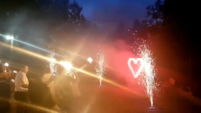 Горящее сердце, фонтаны и бенгальские свечи на свадьбу смотреть онлайн