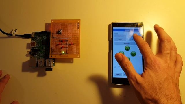 Demonstration communication android APP with raspberry PI using websocket смотреть онлайн