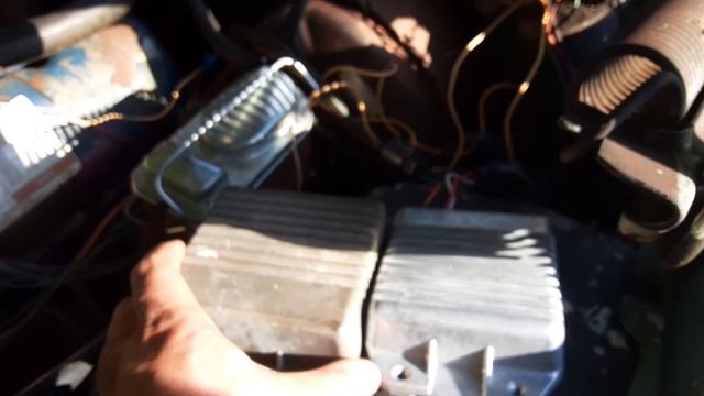 1977 Ford LTD - It broke again... And I found another mouse nest! смотреть онлайн