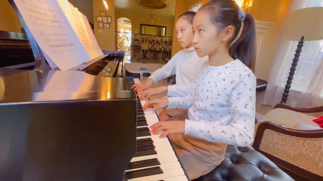 Mozart Sonata for piano four hands In D Major K381 第一第二乐章连奏｜Dora Yu &Jennifer Yu смотреть онлайн
