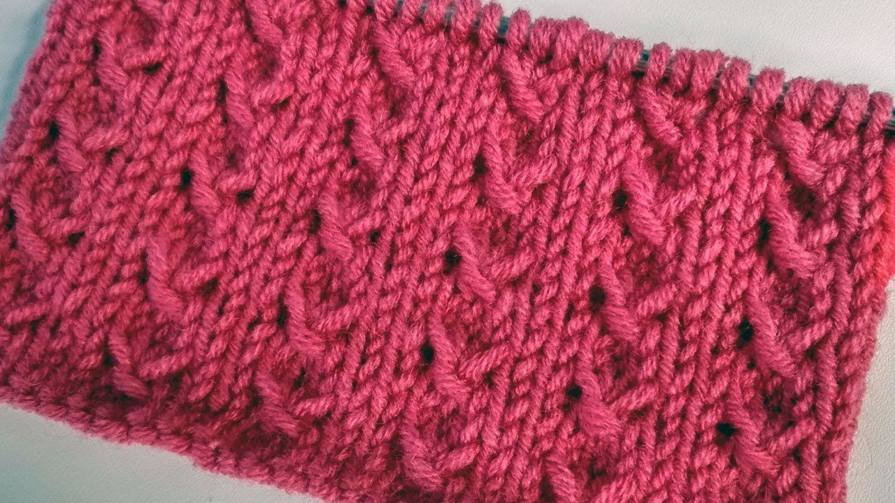 Очень простой узор спицами. Поворотными рядами и по кругу смотреть онлайн
