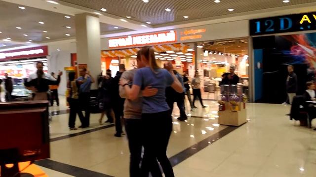 Рязань. Танго. Флешмоб в Премьере часть 2 смотреть онлайн