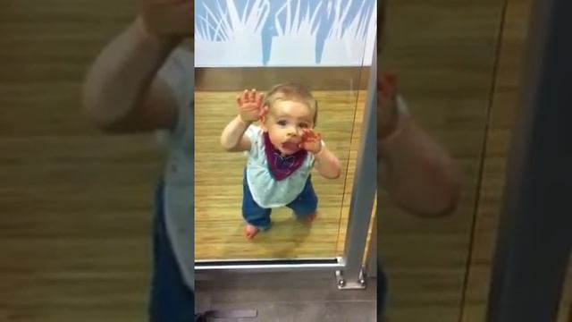 Excitement at Auckland airport смотреть онлайн