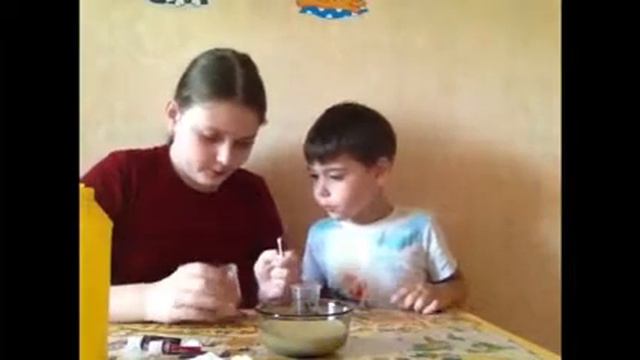 Опыт для детей: ЦВЕТНОЕ МОЛОКО. смотреть онлайн