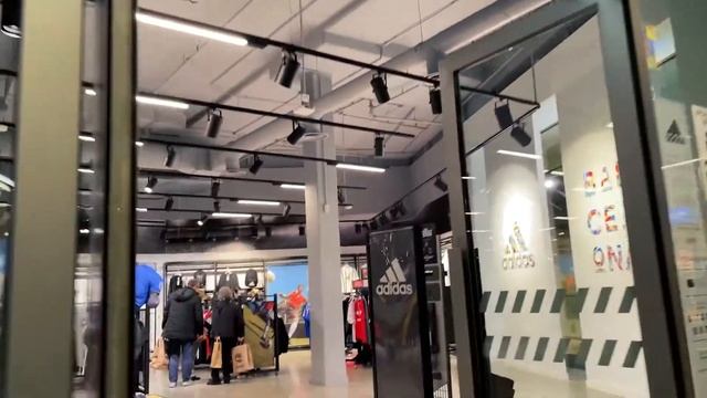 ВОТ ТАК ПОВЕЗЛО! · Скидка 80% в фирменном магазине Adidas