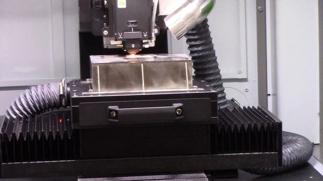 MICRO-DM Прошивка отверстий и резка керамики смотреть онлайн