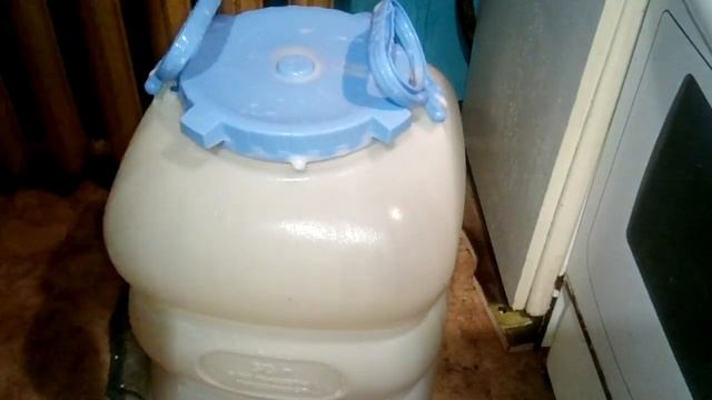 Отмываю кухню, потихоньку - частями))) смотреть онлайн