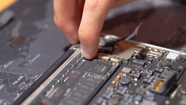 MacBook Pro 13" Late 2013 Inside Cleaning & Thermal Paste Replacement смотреть онлайн