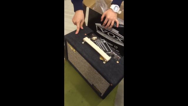 Your Music 愉耳樂器2016 新款音箱 VOX Pathfinder 10 Denim 牛仔布 限量 смотреть онлайн