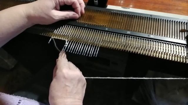 4 способа набора петель на вязальной машине Нева-5 смотреть онлайн