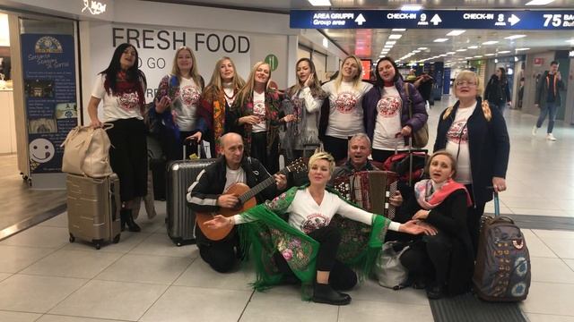 Флешмоб «Русской души» в аэропорту Милана) смотреть онлайн