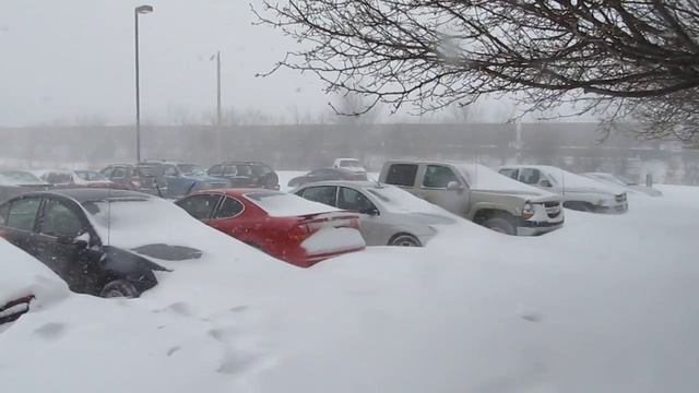 Snowpocalypse 2011: Snow beats Train смотреть онлайн