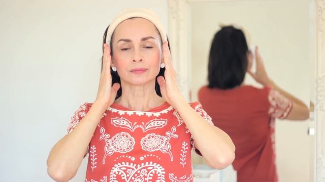 ПОДТЯНУТЬ ОВАЛ, УБРАТЬ МОРЩИНЫ В ЧЕТЫРЕ ШАГА. ПРОСТЕЙШАЯ ГИМНАСТИКА ЗА ПЯТЬ МИНУТ. смотреть онлайн