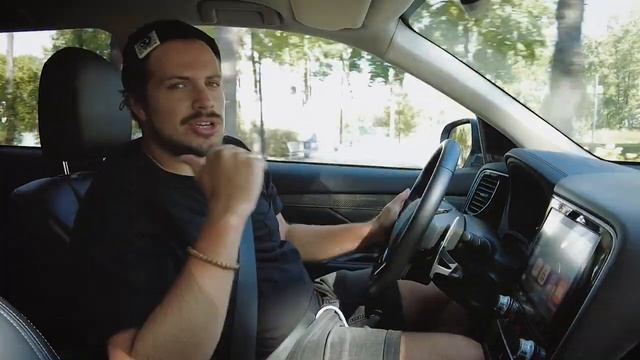 Mitsubishi Outlander 2.4 / Очень нормальный кроссовер смотреть онлайн